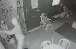 BRICANTES – Casal decide beber durante assalto, fica alcoolizado e não consegue levar nada