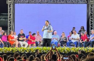 Eduardo Braga diz que ZFM terá segurança jurídica e vai gerar mais empregos e renda para o AMDurante comício de Lula, o candidato ao governo do Amazonas ressaltou que a volta da parceria com o PT promete gerar bons frutos
