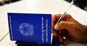IBGE: desemprego recua para 8,1% no trimestre encerrado em novembroÍndice equivale acréscimo de 680 mil pessoas no mercado de trabalho