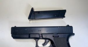 Policia Militar detém dois homens em posse de simulacro de arma de fogoAção ocorreu no bairro Flores