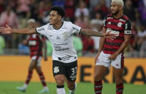 Corinthians derrota Flamengo e se garante na Libertadores