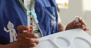 População pode se vacinar contra a Covid-19 em dez pontos de Manaus neste sábado