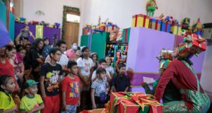 Repleto de novidades, ‘O Mundo Encantado do Natal’ é destaque com a ‘Casa do Biscoito’ e ‘Fábrica do Papai Noel’Estreia foi sucesso de agendamento, com vagas na primeira semana esgotadas em menos de 24 horas nas duas atrações