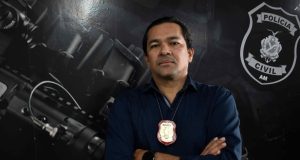 Policia Civil prende mulher por lesão corporal praticada contra seu companheiroAutora disse que cometeu crime por ciúmes, após ter visto várias mensagens no celular do companheiro