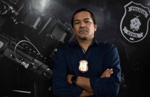 Policia Civil prende mulher por lesão corporal praticada contra seu companheiroAutora disse que cometeu crime por ciúmes, após ter visto várias mensagens no celular do companheiro