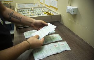 Prazo para renovar CNHs vencidas em janeiro e fevereiro deste ano termina na quarta-feira (30/11), alerta Detran-AMJá as habilitações vencidas entre março e abril podem ser renovadas até 31 de dezembro