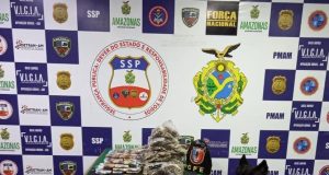 Base Arpão: com auxílio de cão policial, policiais apreendem 5 quilos de drogasA carga de entorpecentes estava escondida dentro de uma sacola Foto: Divulgação/SSP-AM