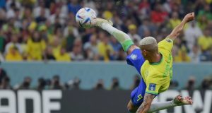 Brasil faz sua estreia na copa do Catar vencendo a Sérvia por 2 a 0 nesta quinta-feiraO atacante Richarlison, camisa 9 resolveu a partida com dois gols