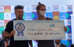 Jovens são premiados por projetos de saneamento básico voltados para comunidades vulneráveis em ManausTrio vencedor apresentou trabalho específico para a comunidade de Itaporanga