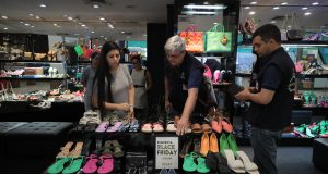 Procon faz fiscalização das promoções da Black Friday em ManausPrimeira ação foi realizada em um shopping localizado na zona oeste da capital