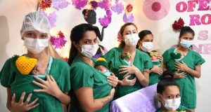 Novembro Roxo: maternidades iniciam programação especial para pais e recém-nascidosSessão fotográfica, palestras, cursos e homenagens marcam o mês da prematuridade