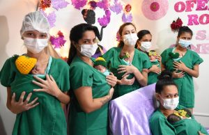 Novembro Roxo: maternidades iniciam programação especial para pais e recém-nascidosSessão fotográfica, palestras, cursos e homenagens marcam o mês da prematuridade