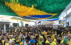 Mais de 3 mil pessoas acompanharam a estreia da Seleção Brasileira na Copa do Mundo 2022 na rua Capitão Francisco FalcãoNa grande estreia da Seleção Brasileira contra a Sérvia na Copa do Catar reuniu mais de 3 mil torcedores