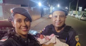 Bebê ainda com cordão umbilical é encontrada abandonada em caixa de sapato, em Manaus