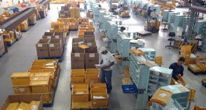 Correios vão leiloar 175 mil bens não entregues aos destinatáriosEstarão à venda bens como roupas, bijuterias livros e artigos infantis