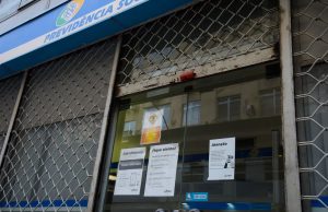 Agências do INSS terão horário especial em dias de jogos do BrasilQuando partida for ao meio-dia, agências não vão abrir