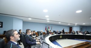 TCE-AM reprova contas da Câmara Municipal de Itamarati e multa vereador responsávelA sessão foi transmitida, ao vivo, pelos perfis do TCE-AM no YouTube, Facebook e Instagram