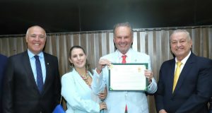 Conselheiro do TCE-AM recebe medalha de Ouro da Cidade de Manaus