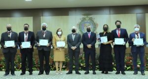 Conselheiros do TCE-AM recebem medalha do Mérito Acadêmico, concedida pela Esmam