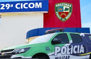 Polícia Militar apreende adolescente e detém homem envolvidos em assalto a ônibusMotorista acionou equipe pelo telefone linha direta da 29ª Cicom e conseguiu frustrar ação criminosa