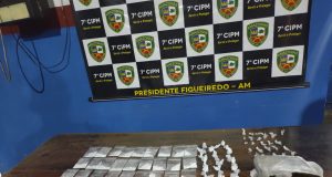 Policia Militar apreende duas adolescentes envolvidas no tráfico de drogasPorções de cocaína, oxi e maconha foram apreendidas na ação