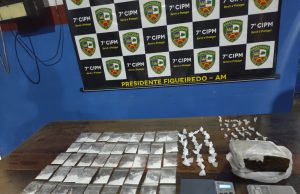 Policia Militar apreende duas adolescentes envolvidas no tráfico de drogasPorções de cocaína, oxi e maconha foram apreendidas na ação