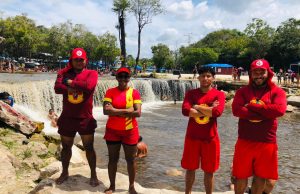 Guarda-vidas formados pelo Corpo de Bombeiros socorrem criança de afogamento em IrandubaO pai da criança agradeceu o trabalho dos Guarda-vidas em parceria com o Corpo de Bombeiros Militar do Amazonas