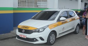 A fiscalização do Detran flagra fraude em aula de direção para obtenção da CNHCinco carros de autoescola estavam estacionados quando deveriam estar em aula. E um deles, havia dois dedos de silicone com a digital de um aluno