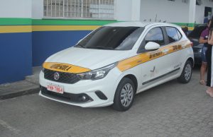 A fiscalização do Detran flagra fraude em aula de direção para obtenção da CNHCinco carros de autoescola estavam estacionados quando deveriam estar em aula. E um deles, havia dois dedos de silicone com a digital de um aluno