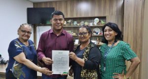 Idam entrega certidão de Dispensa de Licenciamento Ambiental a agricultoras do ramal BrasileirinhoO documento autorização atividades rurais comprovadamente sem impactos para o meio ambiente