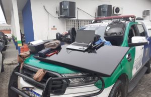 Na zona norte, quatro homens são presos em flagrante por furto em residênciaOs pertences roubados foram recuperados e entregues a vítima
