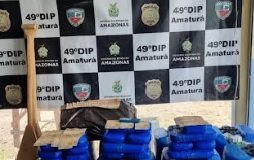 No interior, Polícia Militar apreende drogas e arma em embarcação no rio SolimõesA ação ocorreu durante policiamento da Operação Hórus