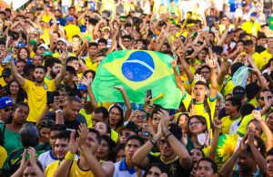 Com vitória da Seleção Brasileira, torcedores fazem festa no ‘Copa na Arena’Placar de 4 a 1 sobre a Coreia do Sul agitou o público amazonense na Arena da Amazônia