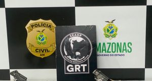 Agentes da SSP-AM apreendem armas de fogo no bairro CrespoA apreensão ocorreu após denúncias