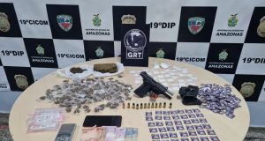 Agentes da SSP-AM prendem homem com arma e drogas no bairro CompensaPorções de maconha e cocaína foram encontradas durante abordagem