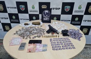 Agentes da SSP-AM prendem homem com arma e drogas no bairro CompensaPorções de maconha e cocaína foram encontradas durante abordagem