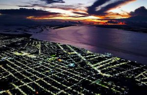 Com investimentos de R$ 1,9 bilhão, projetos e obras alcançaram 3,7 milhões de pessoas em 2022Ano foi marcado pelo início do Prosamin+, implantação de iluminação pública do interior com LED, Passe Livre Estudantil, entre outras obras estratégicas