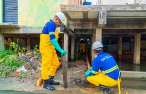 Obras de instalação de rede de esgoto no Beco Nonato estão próximas de finalizaçãoComunidade será primeira área de palafitas a receber serviço de esgotamento sanitário na capital