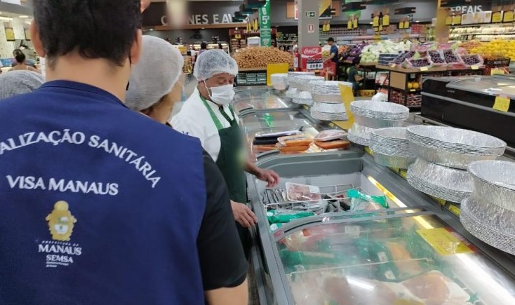 Operação “Natal com Saúde” apreende 90 quilos de alimentos estragados em Manaus | Repórter Manaós