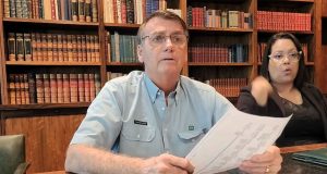 Bolsonaro faz balanço do governo e afirma não apoiar confrontoEle criticou empresário que pretendia cometer atentado em aeroporto