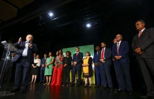 Presidente eleito Lula anuncia mais 16 ministros da futura gestãoAntes do anúncio, equipe apresentou relatório final da transição