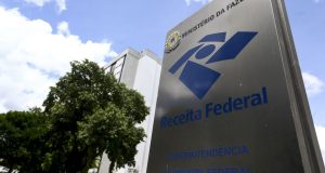 Receita atualiza regras de controle de entrada e saída de dinheiroLimite de moeda em espécie passará de R$ 10 mil para US$ 10 mil