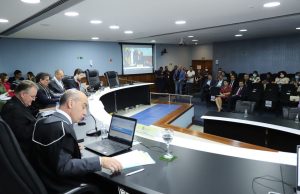 Julgamento das contas de David Almeida é adiado no TCE-AM após pedidos de vista