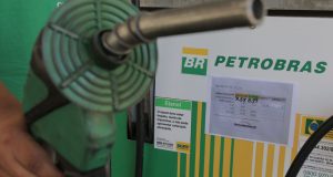 Petrobras reduz preços da gasolina e do diesel para as distribuidorasGasolina passará de R$ 3,28 para R$ 3,08 o litro