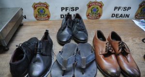 PF prende passageiro com cocaína oculta em sapatos