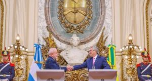 Lula segue hoje para o Uruguai, onde se reúne com Lacalle Pou e MujicaAgenda em Montevidéu se estende até o fim do dia