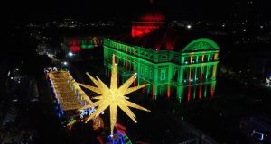 Secretaria de Cultura e Economia Criativa encerra programação de Natal no Largo de São Sebastião"O Mundo Encantado do Natal" levou decoração natalina e atividades artísticas para bairros, escolas e municípios do interior