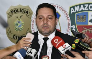 Mulher que fingia ser professora é presa por estelionato em ManausA mulher utilizava dados pessoais de uma professora de uma instituição de ensino para cometer o ato criminoso