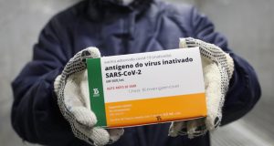 Após dois anos de vacina, Amazonas vê taxa de mortalidade por Covid-19 cair24,6 para 0,07 por 100 mil habitantes, comparativo leva em conta início de 2021 e de 2023