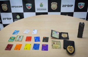 Homem que fazia uso de documento falsos para aplicar golpes é preso em ManausO homem se apresentava como policial civil e parente de desembargador e deputado estadual para ludibriar as vítimas